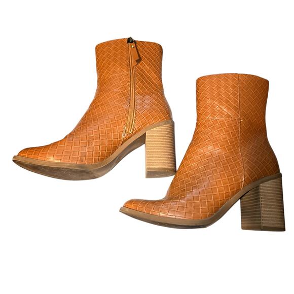 Universal Thread 8 Brown Women's Chelsea Ankle Boots 2 Inch High Heel Shoe - Picture 2 of 9